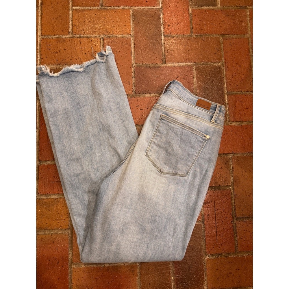 Judy Blue Light Wash High Rise Straight Fit Raw Hem Jeans 13/31‎